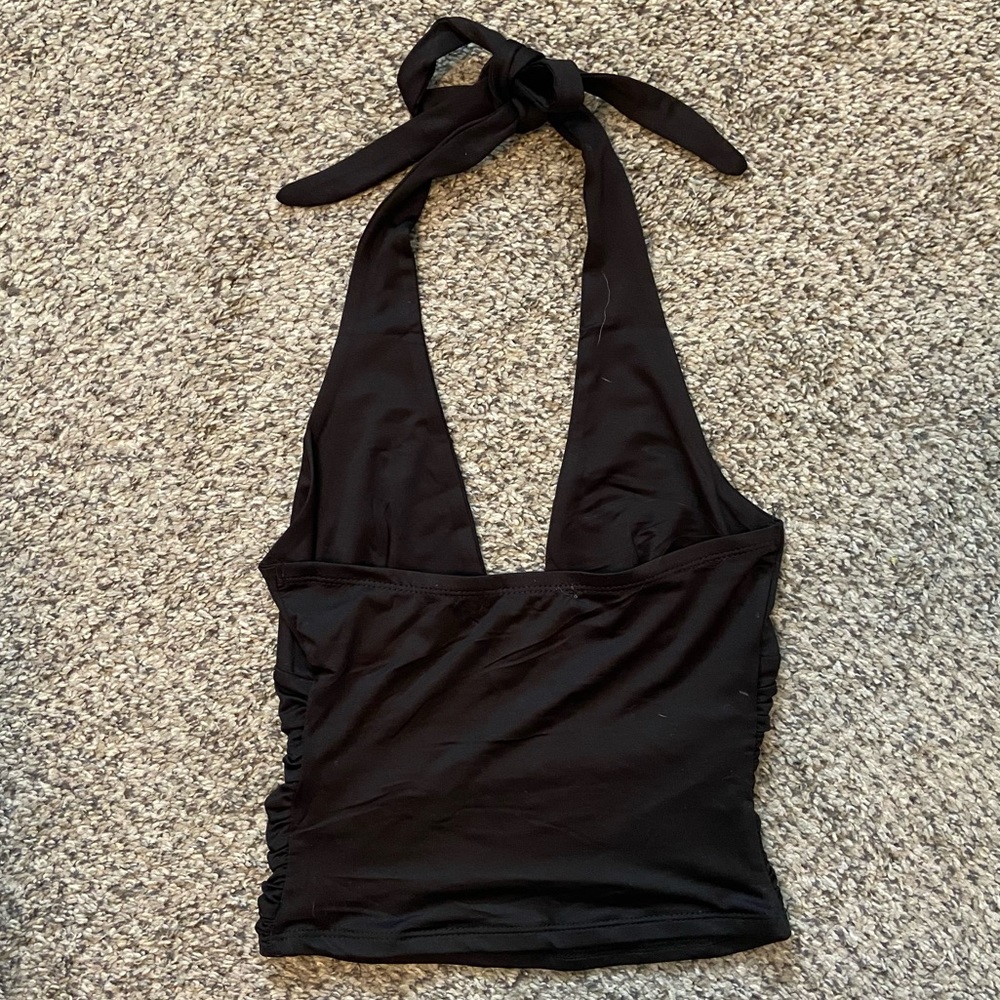 Black halter crop top 🖤